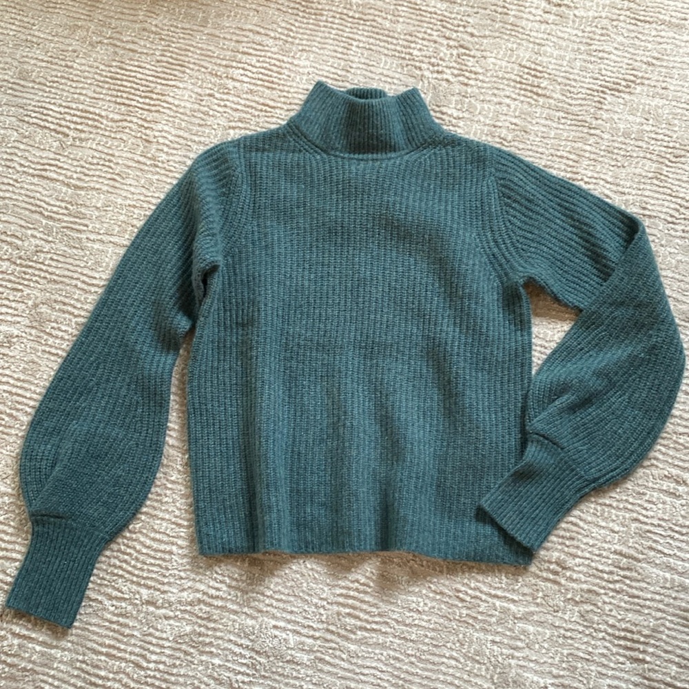 Cashmere sweater size XS